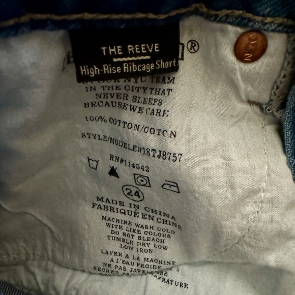 💙 NWT! Blank NYC Flower High Rise Shorts - Picture 10 of 11